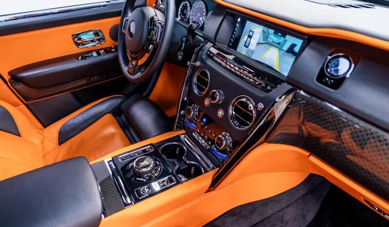 
								Rolls-Royce Cullinan Black Badge 2024 full									