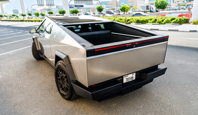 
								Tesla Cybertruck 2024 full									