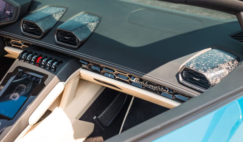 
								Lamborghini Huracan EVO Spyder 2024 full									