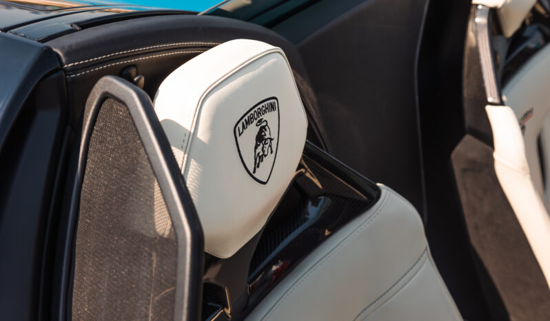 
								Lamborghini Huracan EVO Spyder 2024 full									