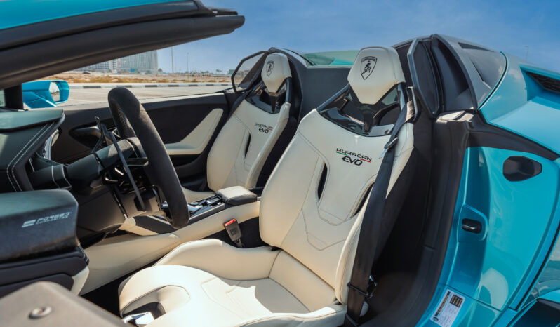 
								Lamborghini Huracan EVO Spyder 2024 full									