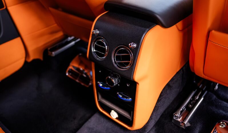 
								Rolls-Royce Cullinan Black Badge 2024 full									