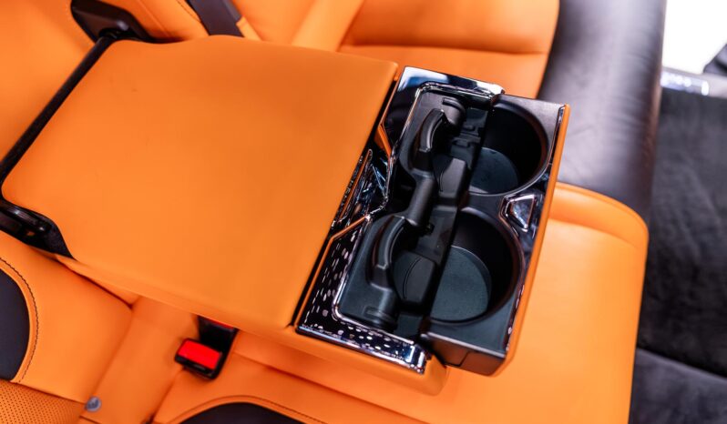 
								Rolls-Royce Cullinan Black Badge 2024 full									