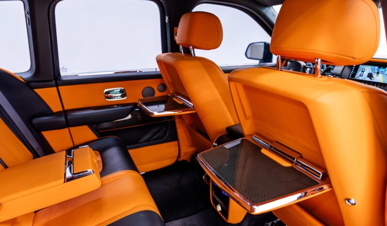 
								Rolls-Royce Cullinan Black Badge 2024 full									