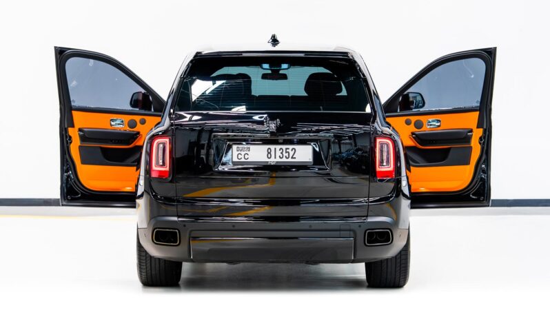 
								Rolls-Royce Cullinan Black Badge 2024 full									
