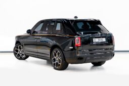 
										Rolls-Royce Cullinan Black Badge 2024 full									