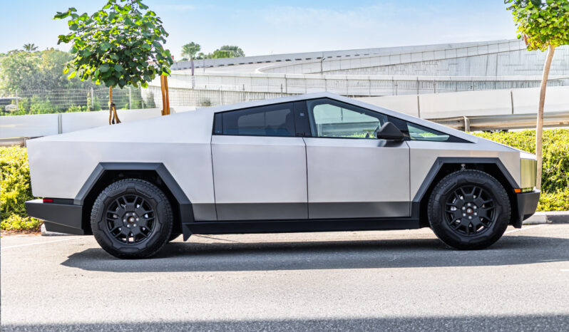 
								Tesla Cybertruck 2024 full									