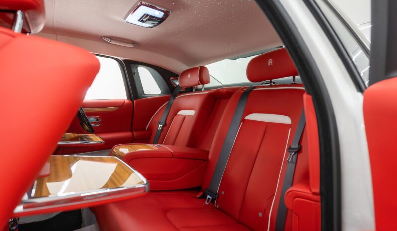 
								Rolls-Royce Ghost Silver Badge 2023 full									