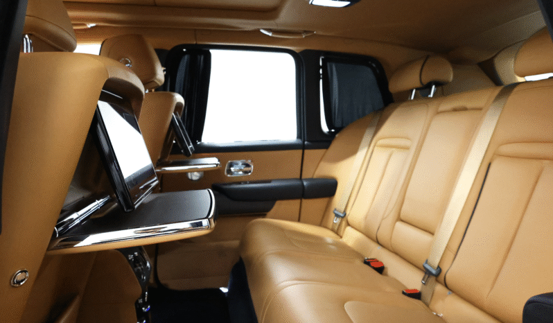 
								Rolls-Royce Cullinan White Badge 2022 full									