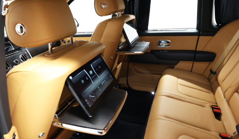 
								Rolls-Royce Cullinan White Badge 2022 full									