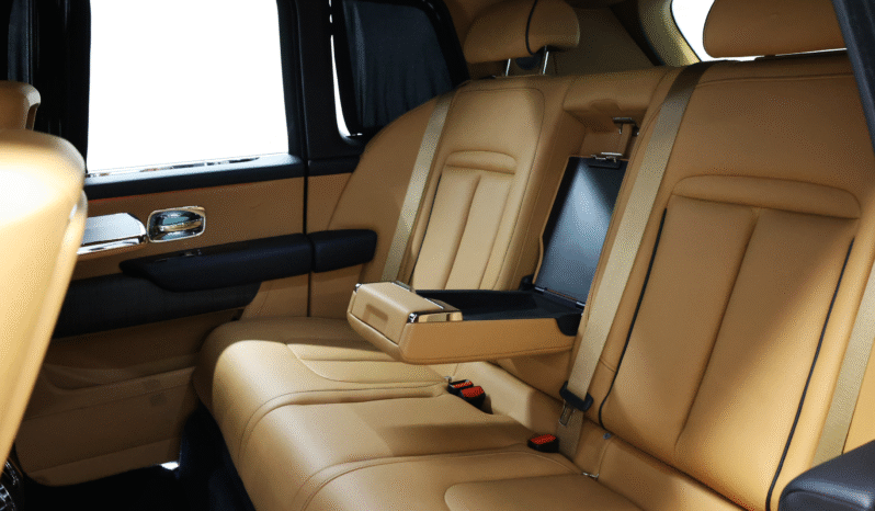 
								Rolls-Royce Cullinan White Badge 2022 full									