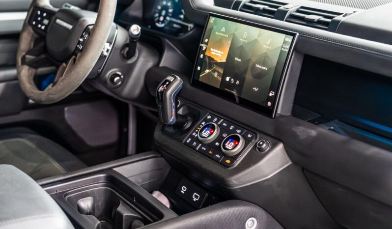 
								Land Rover Defender 90 V8 full									