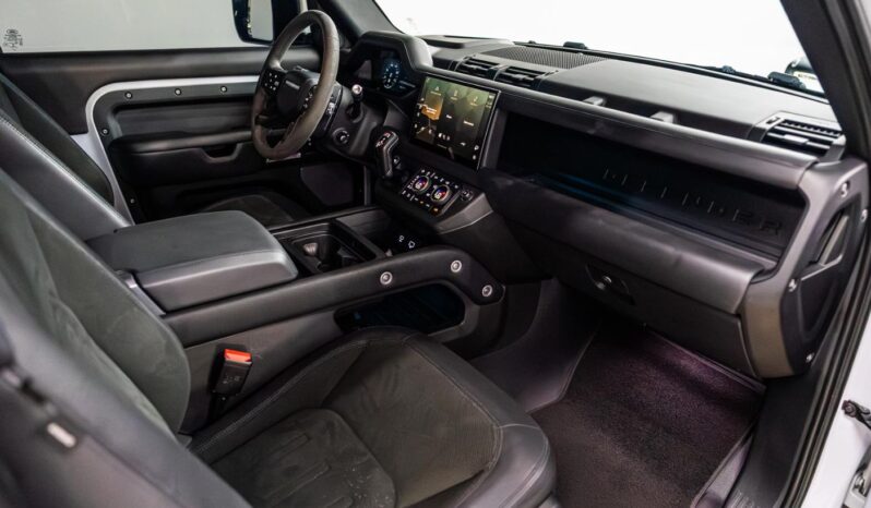 
								Land Rover Defender 90 V8 full									