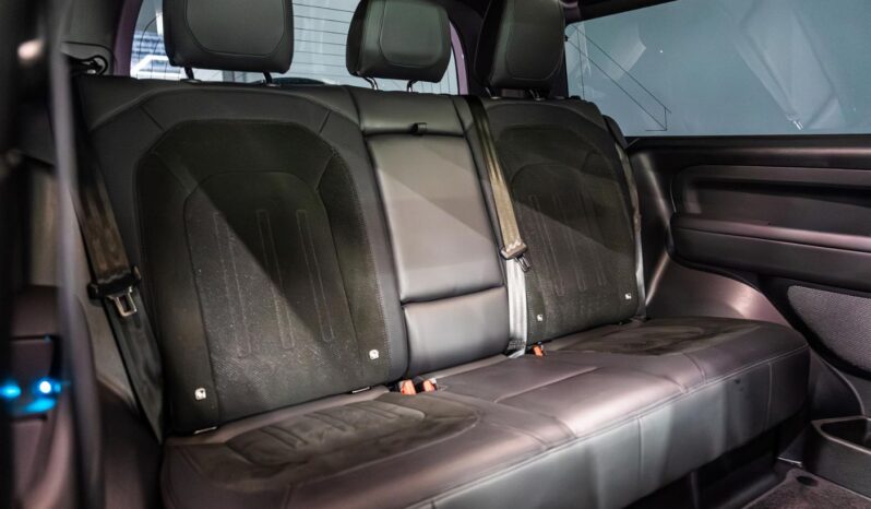 
								Land Rover Defender 90 V8 full									