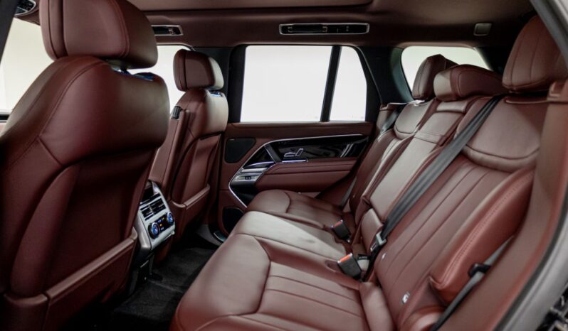 
								Land Rover Range Rover Vogue HSE V8 P530 full									