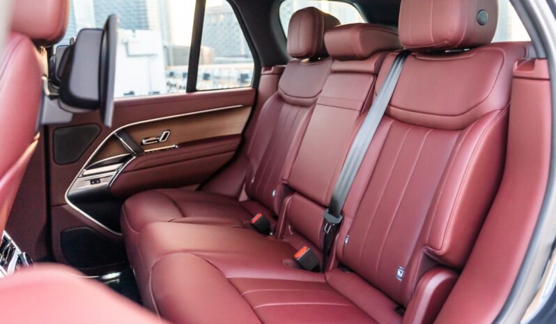 
								Land Rover Range Rover Vogue HSE V8 P530 full									